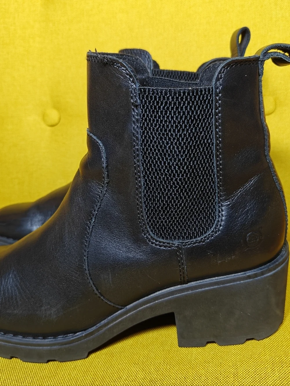 BOC Born Women's Black Leather Stretch Pull-On Chelsea Boots High Heel Shoes 10M
